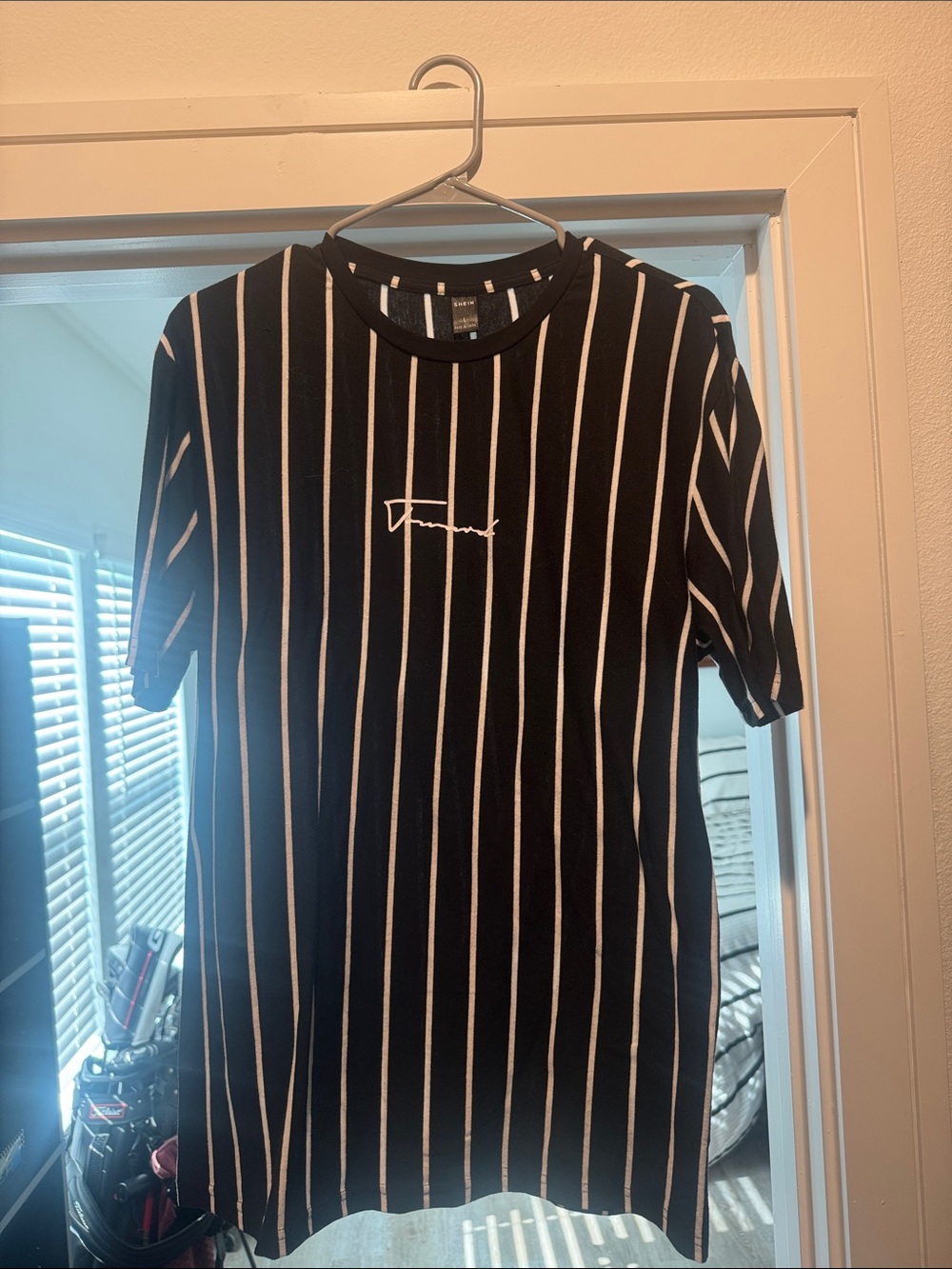 Men's SHEIN Black Vertical-Stripe Tee with White Pinstripes